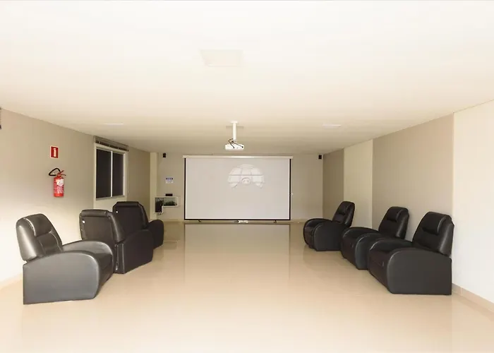 Apto em Condomínio Clube Frente pro Bosque e Lago no Terminal do Pinherinho Próximo ao Centro - Garagem para 2 veículos